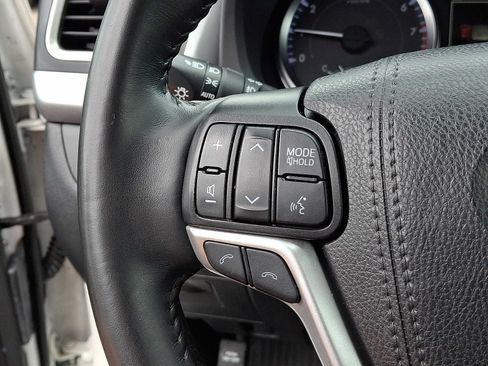 Used 2019 Toyota Highlander Plus AWD/4WD image 21