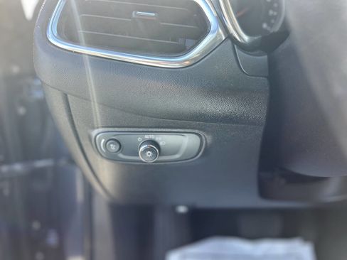 Used 2019 Chevrolet Equinox LT image 12