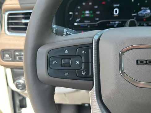 Used 2024 GMC Yukon Denali w/ Denali Reserve Package RWD image 30