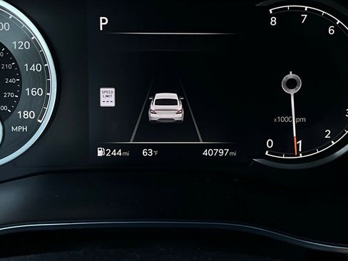 Used 2025 Genesis G70 2.5T image 41