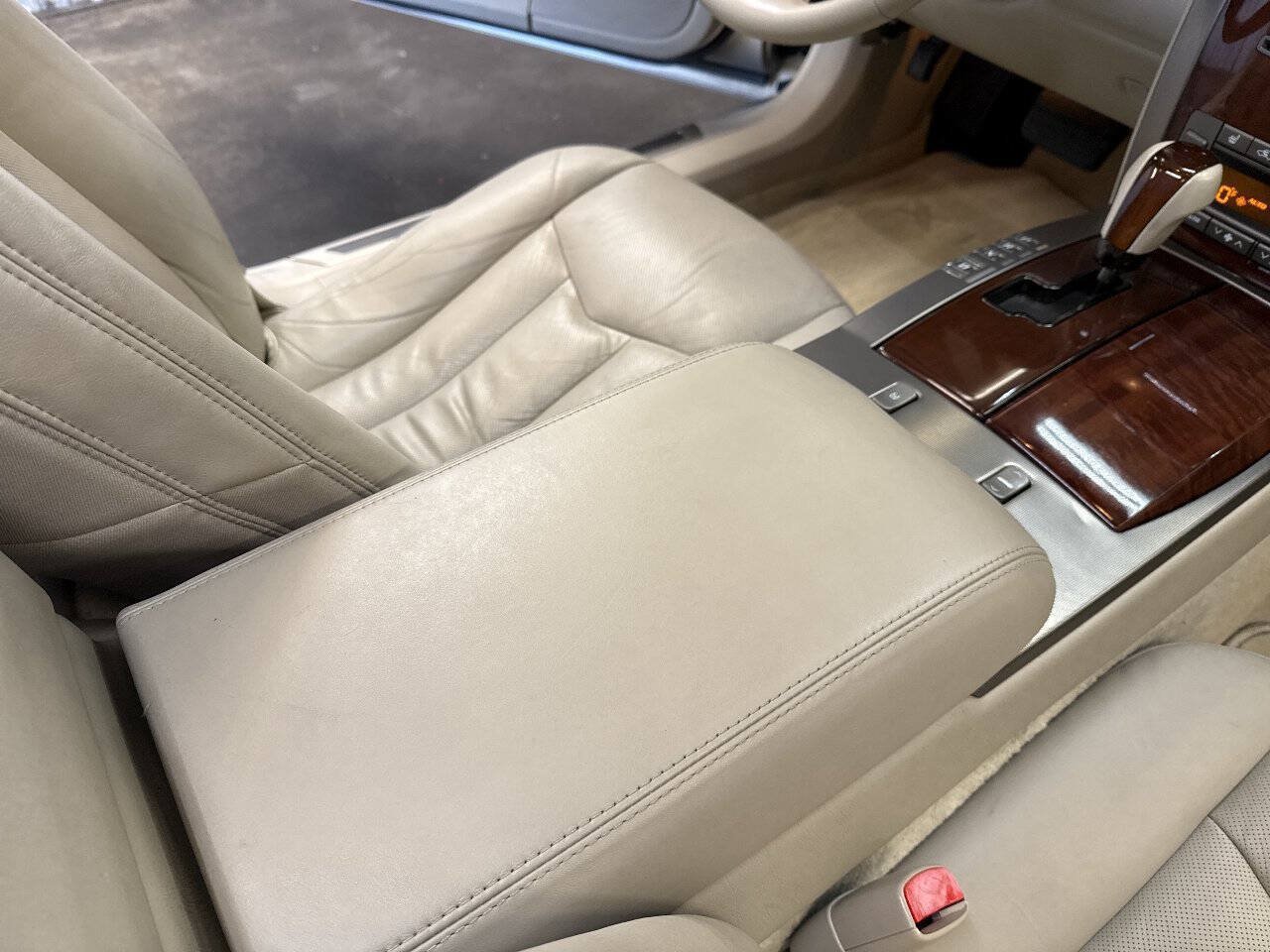 Used 2006 Cadillac XLR RWD image 32
