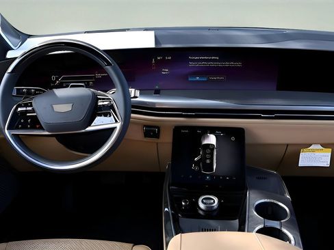Certified 2025 Cadillac Escalade IQ Luxury 2 AWD/4WD image 14
