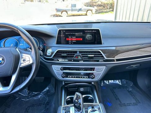 Used 2018 BMW 740e xDrive image 18