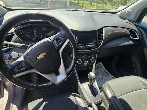 Used 2019 Chevrolet Trax LT w/ LT Convenience Package FWD image 10