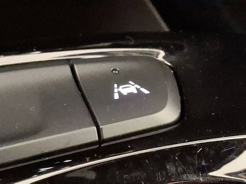 Used 2025 Chevrolet Trax RS image 23