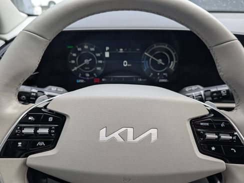 Used 2023 Kia Niro Wave w/ Wave Preserve Package FWD image 15