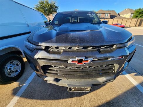 Used 2025 Chevrolet Colorado ZR2 AWD/4WD image 2
