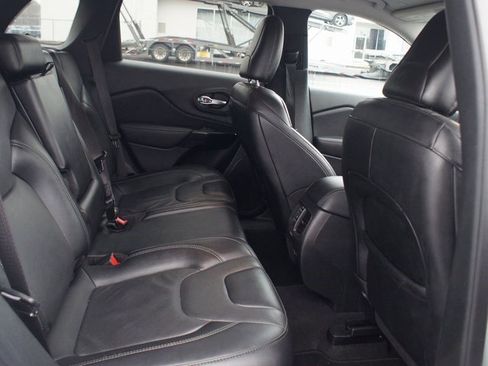 Used 2023 Jeep Cherokee Altitude Lux image 21