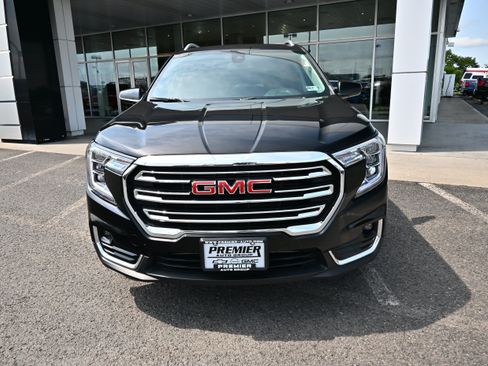 Used 2024 GMC Terrain SLT AWD/4WD image 3