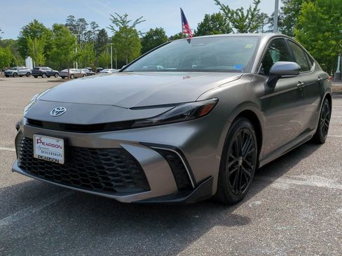 Used 2025 Toyota Camry SE w/ Convenience Package FWD image 8