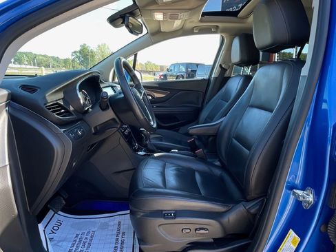 Used 2018 Buick Encore Essence FWD image 19