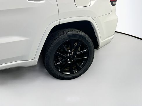Used 2022 Jeep Grand Cherokee Laredo X AWD/4WD image 30