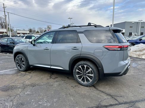 New 2026 Nissan Pathfinder Platinum image 7