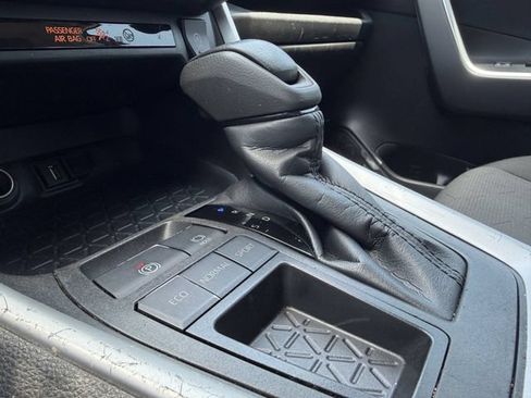 Used 2022 Toyota RAV4 XLE FWD image 19