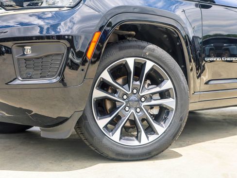 Used 2023 Jeep Grand Cherokee Overland w/ Luxury Tech Group IV AWD/4WD image 2