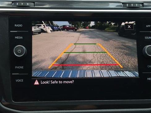 Used 2021 Volkswagen Tiguan SE w/ Panoramic Sunroof Package AWD/4WD image 43
