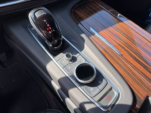 Used 2022 Cadillac Escalade Luxury image 21