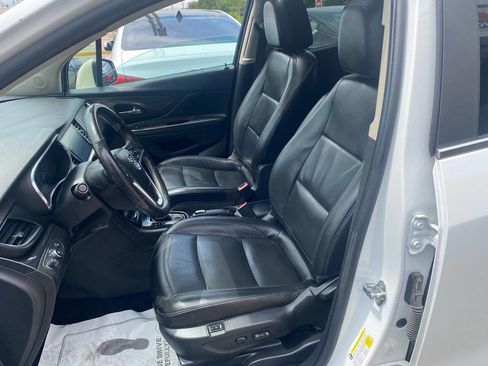 Used 2019 Buick Encore Essence image 11