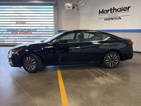 Used 2025 Nissan Altima 2.5 SV FWD image 8