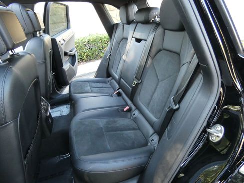 Used 2018 Porsche Macan Sport Edition image 50