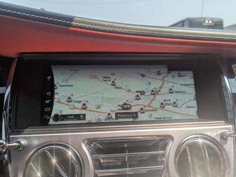 Used 2018 Rolls-Royce Dawn RWD image 21