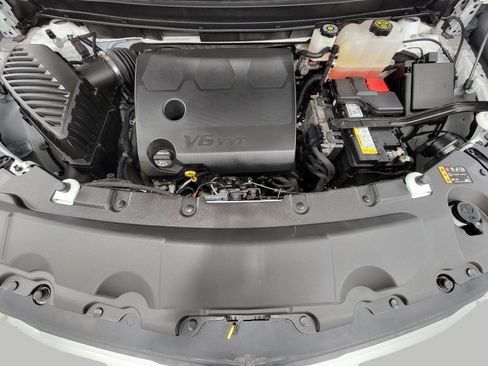 Used 2023 Chevrolet Traverse LT image 8