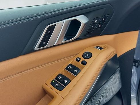 Used 2021 BMW X5 M50i w/ Executive Package image 18