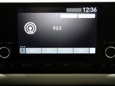 Used 2025 Honda HR-V LX image 17