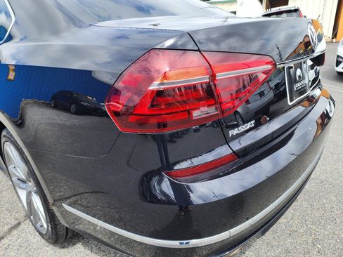 Used 2017 Volkswagen Passat 1.8T R-Line w/ R-Line Lighting Package FWD image 37