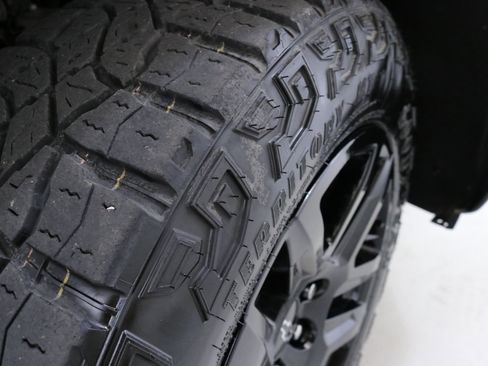 Used 2022 Chevrolet Silverado 1500 LT Trail Boss image 32