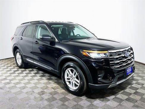 Used 2025 Ford Explorer Active image 1