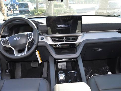 New 2025 Ford Explorer Active w/ Active Comfort Package image 12