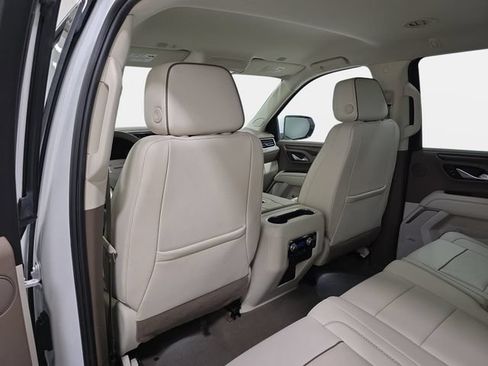 Used 2023 GMC Yukon XL Denali AWD/4WD image 10