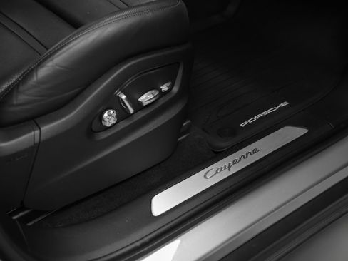 Certified 2021 Porsche Cayenne AWD/4WD image 18