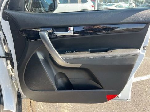 Used 2014 Kia Sorento LX image 34