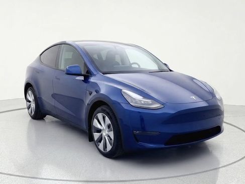 Used 2023 Tesla Model Y Long Range AWD/4WD image 1