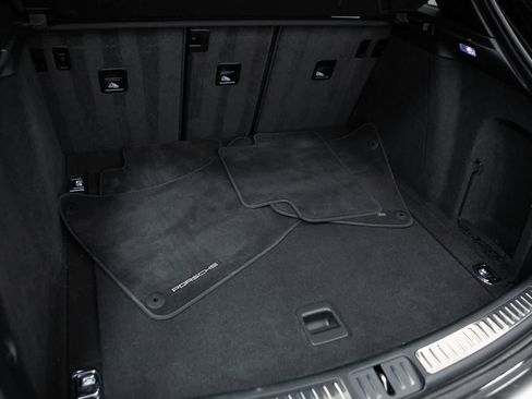 Certified 2024 Porsche Macan AWD/4WD image 37