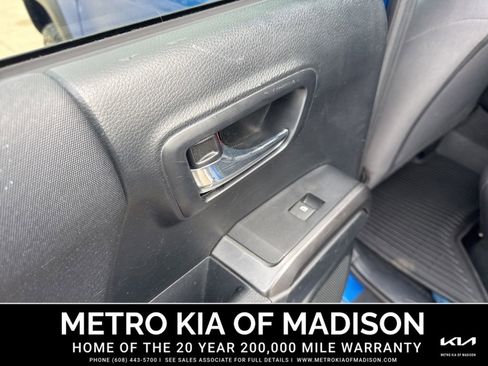 Used 2016 Toyota Tacoma TRD Off-Road w/ Premium & Technology Package image 25