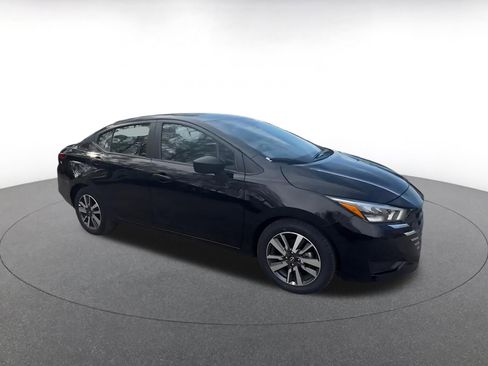 Used 2025 Nissan Versa SV FWD image 2