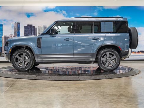 Used 2025 Land Rover Defender 110 S AWD/4WD image 6