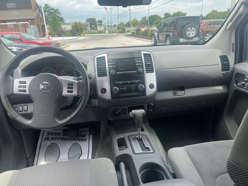 Used 2013 Nissan Frontier SV AWD/4WD image 16