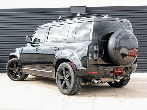 Used 2023 Land Rover Defender 110 V8 image 3