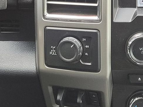 Used 2017 Ford F250 Lariat w/ Lariat Value Package AWD/4WD image 25