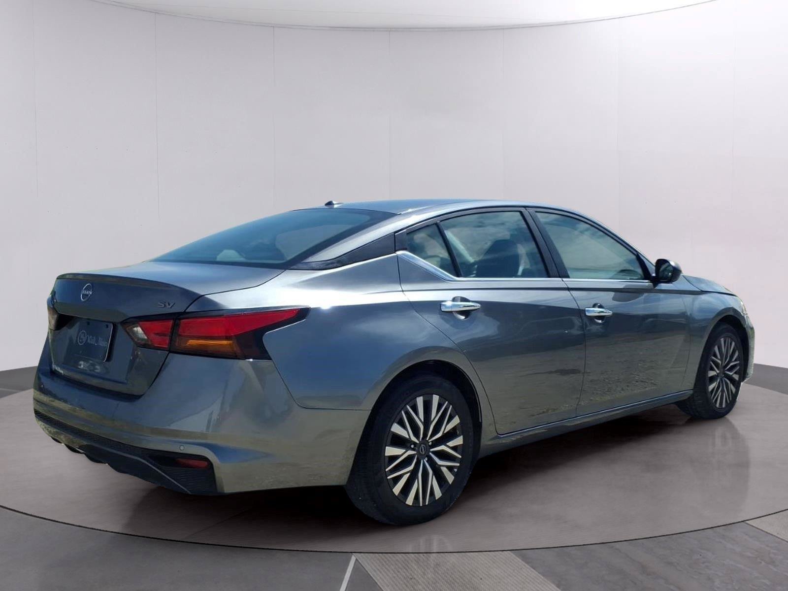 Used 2024 Nissan Altima 2.5 SV FWD image 5