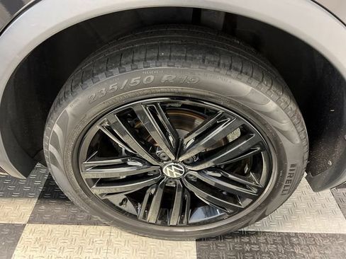 Certified 2022 Volkswagen Tiguan SE R-Line FWD image 16