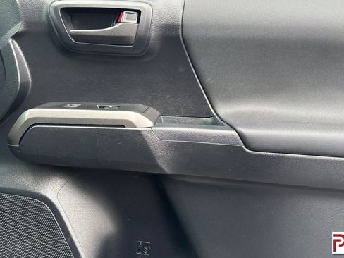 Used 2018 Toyota Tacoma TRD Sport w/ Technology Package image 20