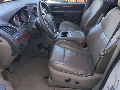 Used 2011 Chrysler Town & Country Limited image 15