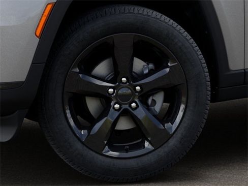 New 2025 Jeep Grand Cherokee L Altitude image 8