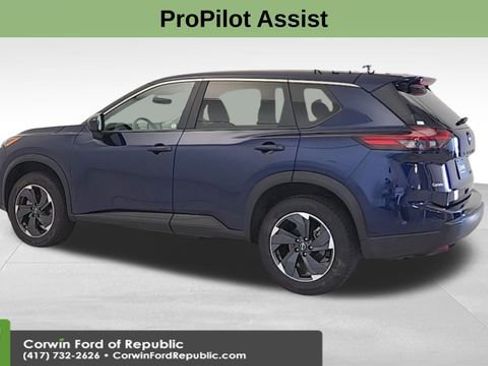 Used 2024 Nissan Rogue SV image 5