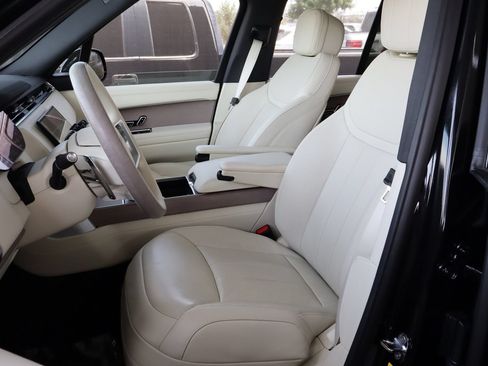 Used 2025 Land Rover Range Rover SE AWD/4WD image 20